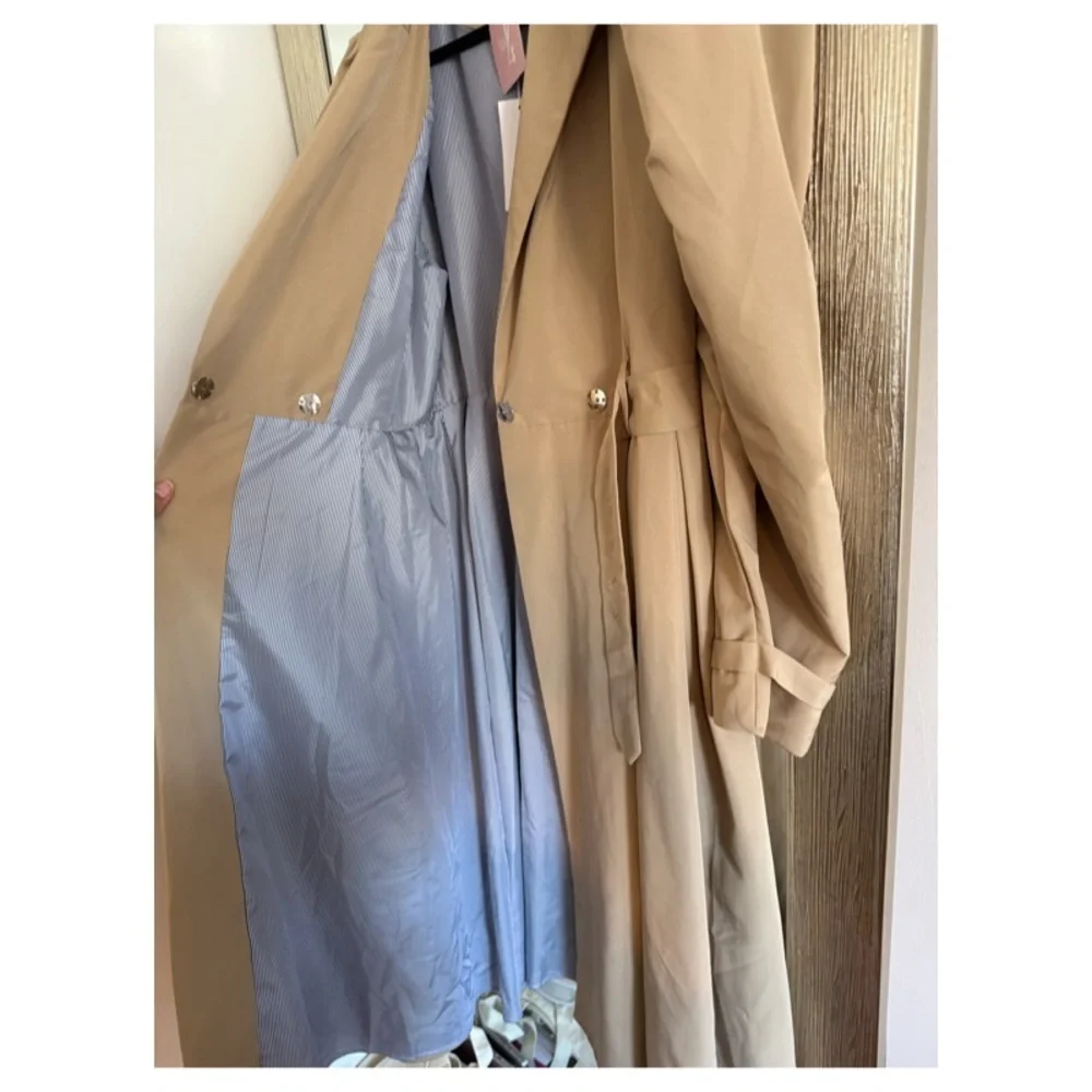 Boutique NWT Trench - Picture 6 of 7